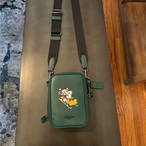 Disney x Coach Stanton crossbody Mickey and Minnie Christmas - Picture 2 of 4